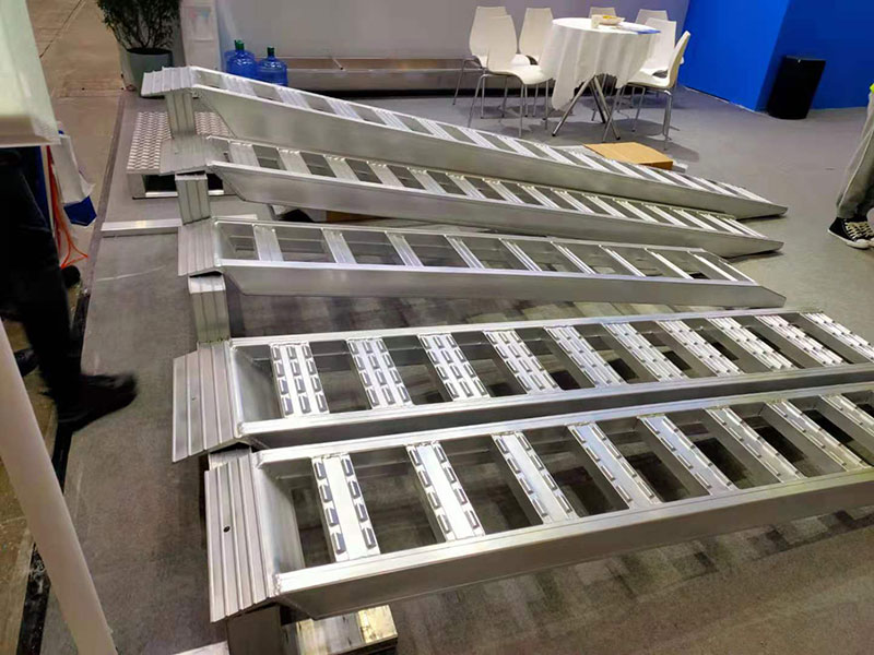 工程機(jī)械用鋁梯